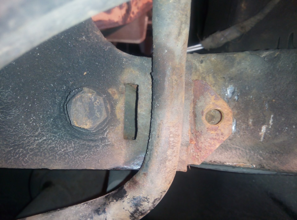 Замена подушек стабилизатора поперечной устойчивости — BMW 3 series ...