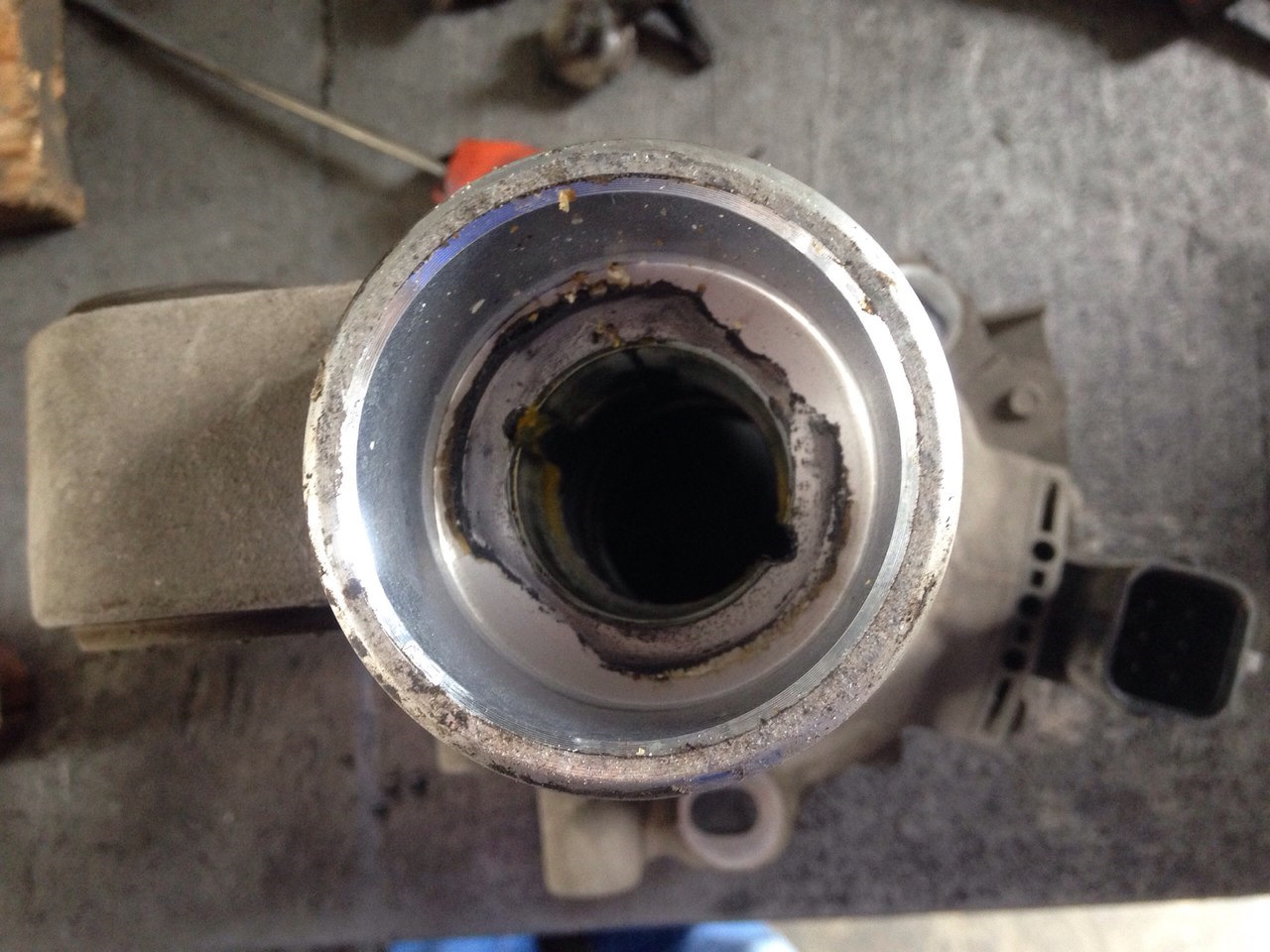 Через это проходят все — замена втулки, подбор прокладки под датчик ...