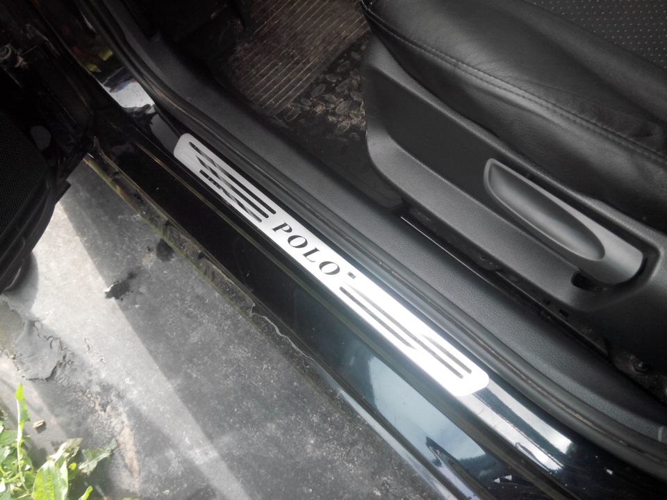 Накладки на ручки и пороги. — Volkswagen Polo Sedan, 1,6 л, 2011 года ...
