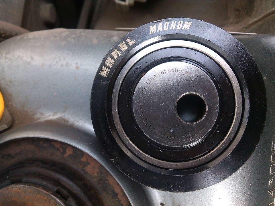 Замена натяжного ролика генератора — Lada Приора хэтчбек, 1,6 л, 2011 ...