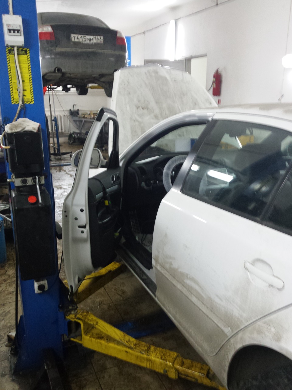 что такое dsg в автомобиле skoda. 253503cs 960. что такое dsg в автомобиле skoda фото. что такое dsg в автомобиле skoda-253503cs 960. картинка что такое dsg в автомобиле skoda. картинка 253503cs 960. "С чего бы это вдруг?" — подумаете Вы. У тебя же механика, мужик! Очнись, какая DSG? О чем ты?Дело в том, что мой отец собрался брать новый автомобиль (Собственно он его уже приобрел). Подвернулся удобный вариант в лице Volkswagen Transporter. Ну и так как я сам являюсь заядлым VAGоводом, меня тоже заинтересовал данный аппарат!Коротко о нем:-2012 г/в (модельный год 2013);-двигатель 2,0 TSI (204лс);-коробка DSG7;-привод 4motion.