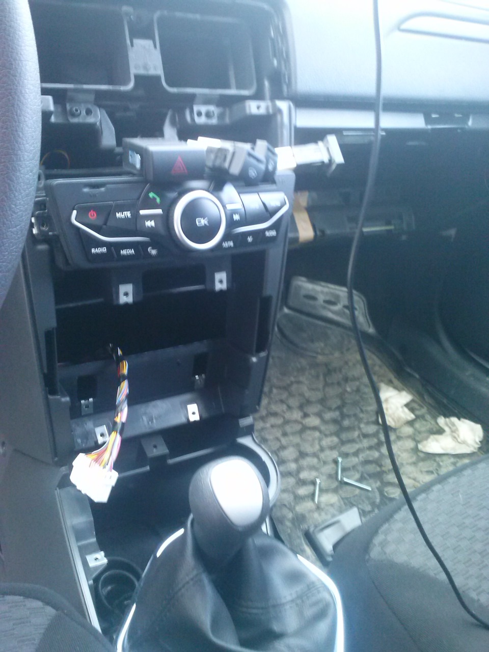 Подключение Сабвуфера или как я разобрал пол салона! — Lada Приора ...