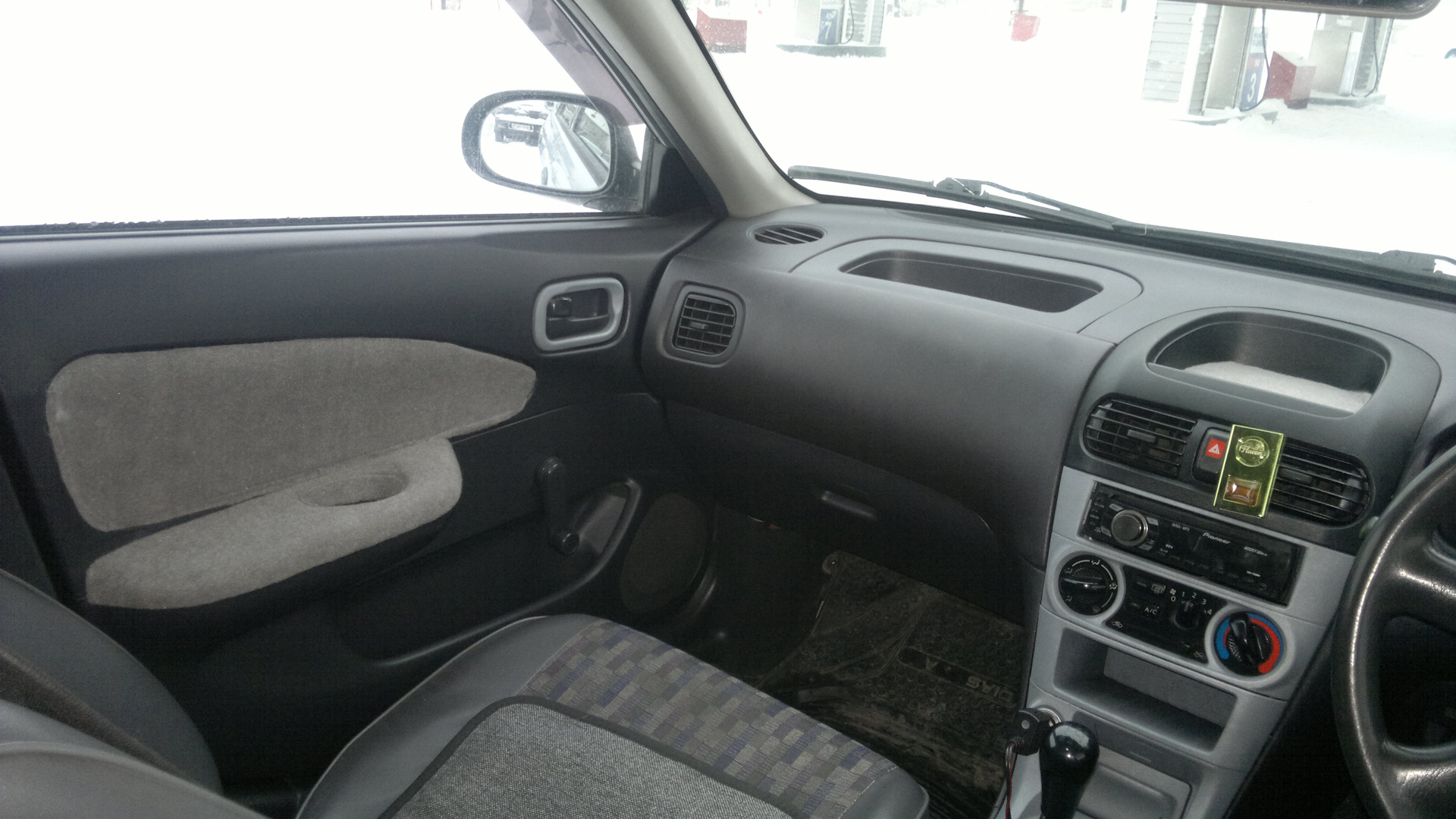 Фото салона и багажника (до установки музыки) - Nissan AD (Y11), 1,3 л, 2001 год