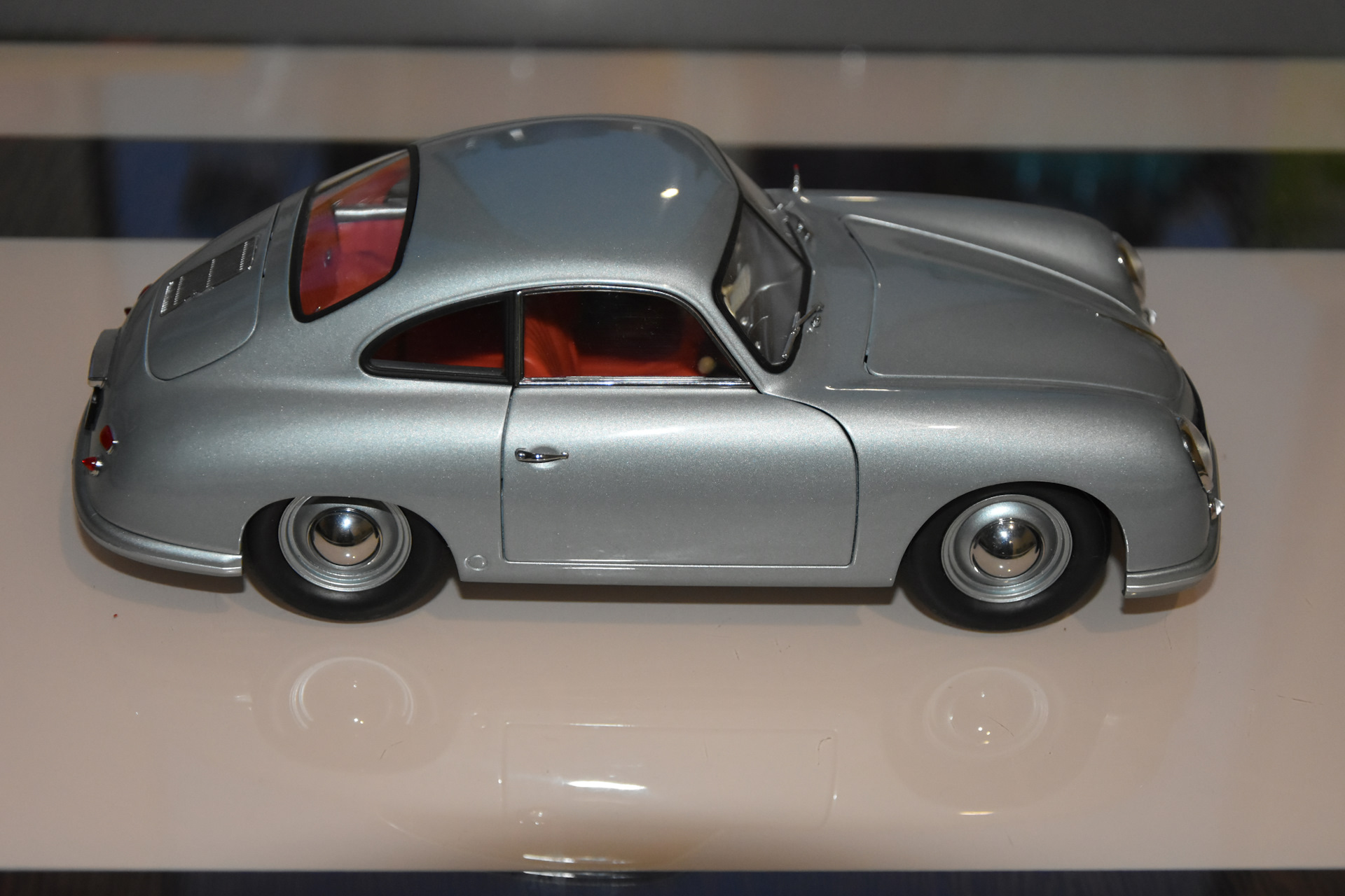 Porsche 356 AUTOART 1 18