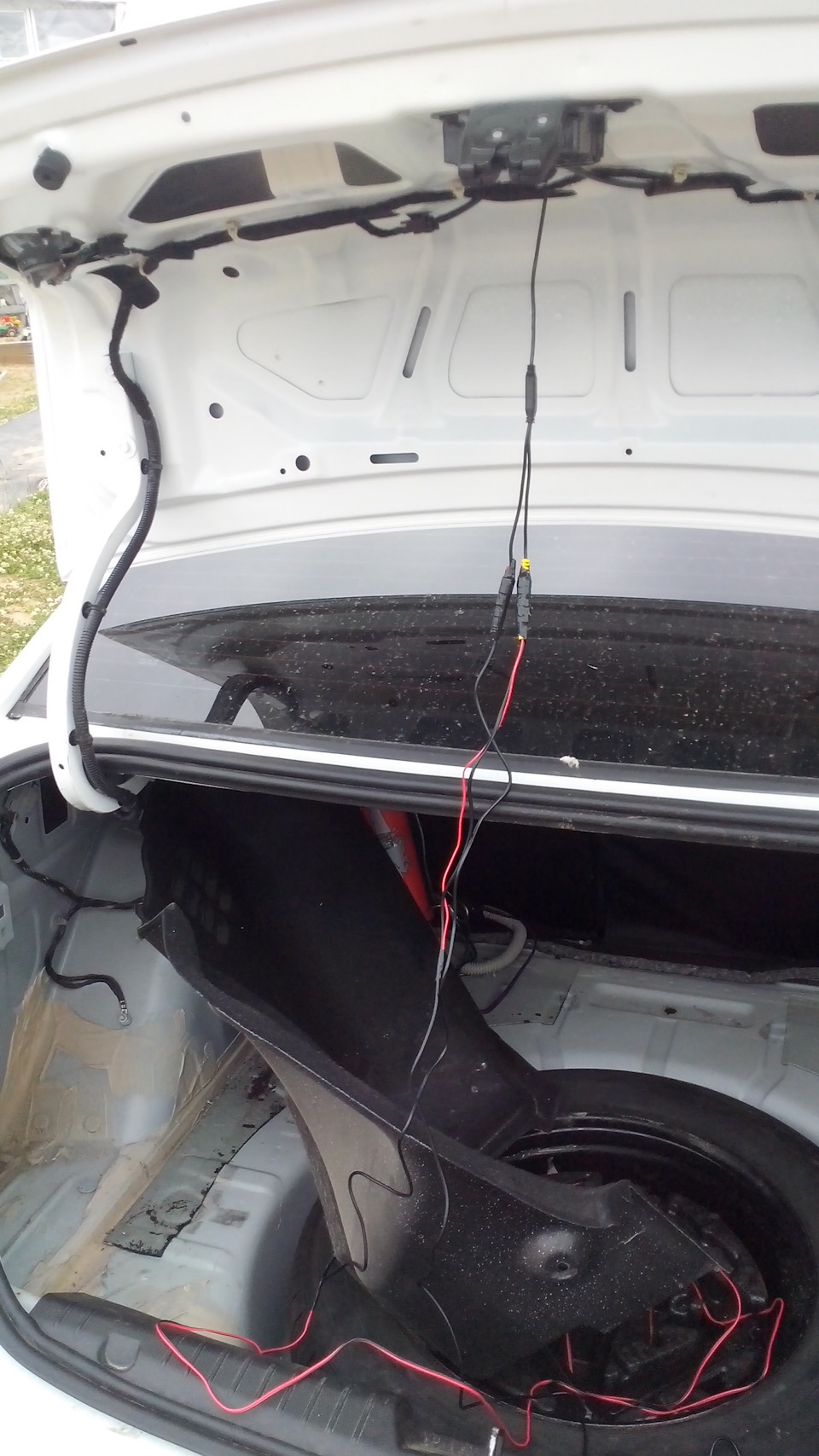 Камера заднего хода, кнопка открытия багажника, USB вместо заглушки ...