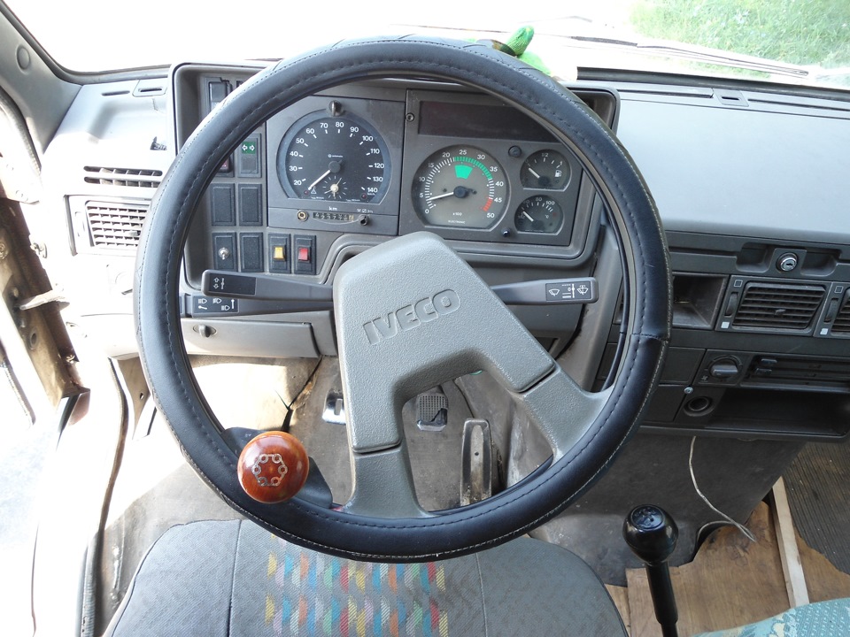 Руль ивеко дейли. Ивеко Дейли 1991. Iveco Daily 2. Iveco Daily 2.5 МТ, 1991 салон.