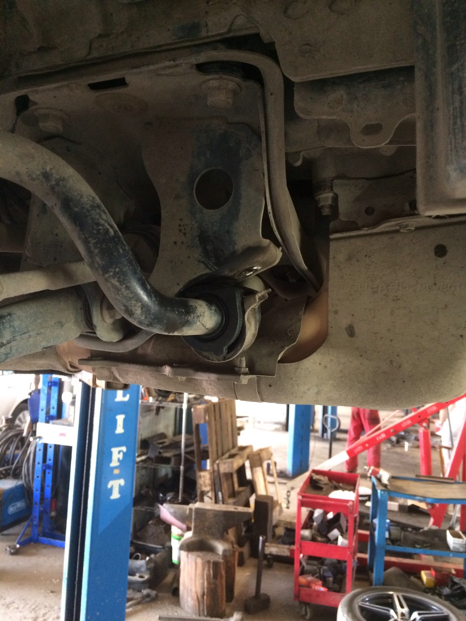 Замена сайлентблоков в задней подвеске и ремонт передней. Плюс супер ...