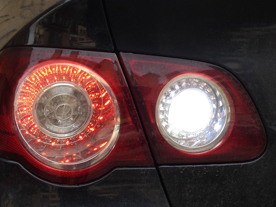 Rear Reverse Light — Volkswagen Passat B6, 2 л, 2006 года электроника