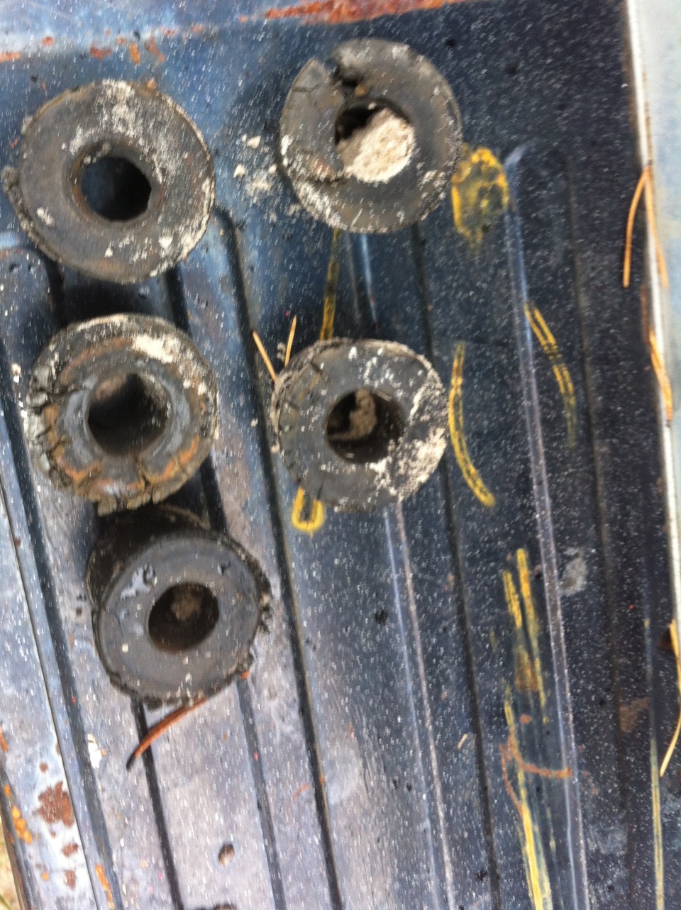 Замена резиновых втулок на рессорах и замена рессоры — УАЗ 3151, 2,4 л ...