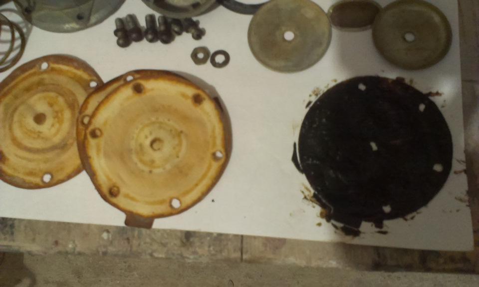 Каждый т.н. слой плунжера, перед установкой промазал графитной смазкой — ГАЗ 21