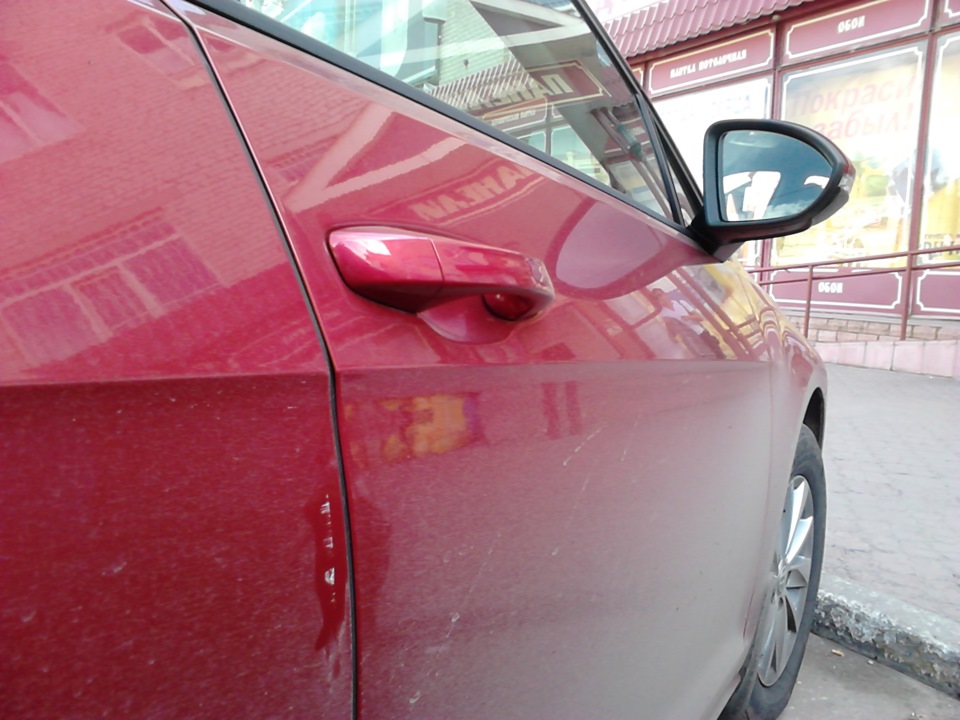 Стукнули дверью на парковке. Поцарапал дверь машины. Стукнули дверью на парковке. Царапина на машине от двери соседней машины. Задел машину во дворе.