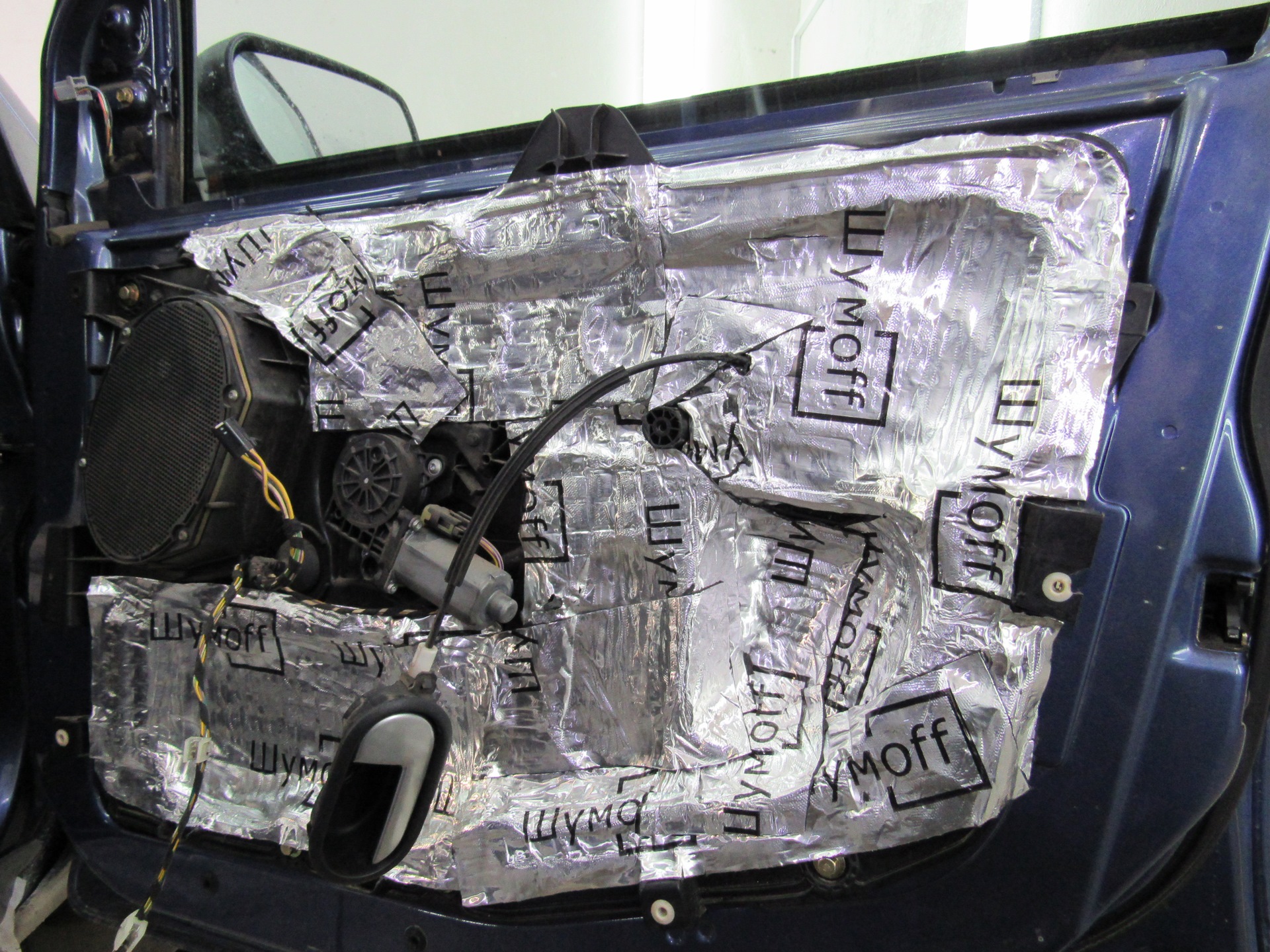 Форд фьюжен изоляция багажника. Шумоизоляция фьюжн. Ford fusion шумоизоляция. Форд фьюжн шумка. Шумоизоляция фьюжн.