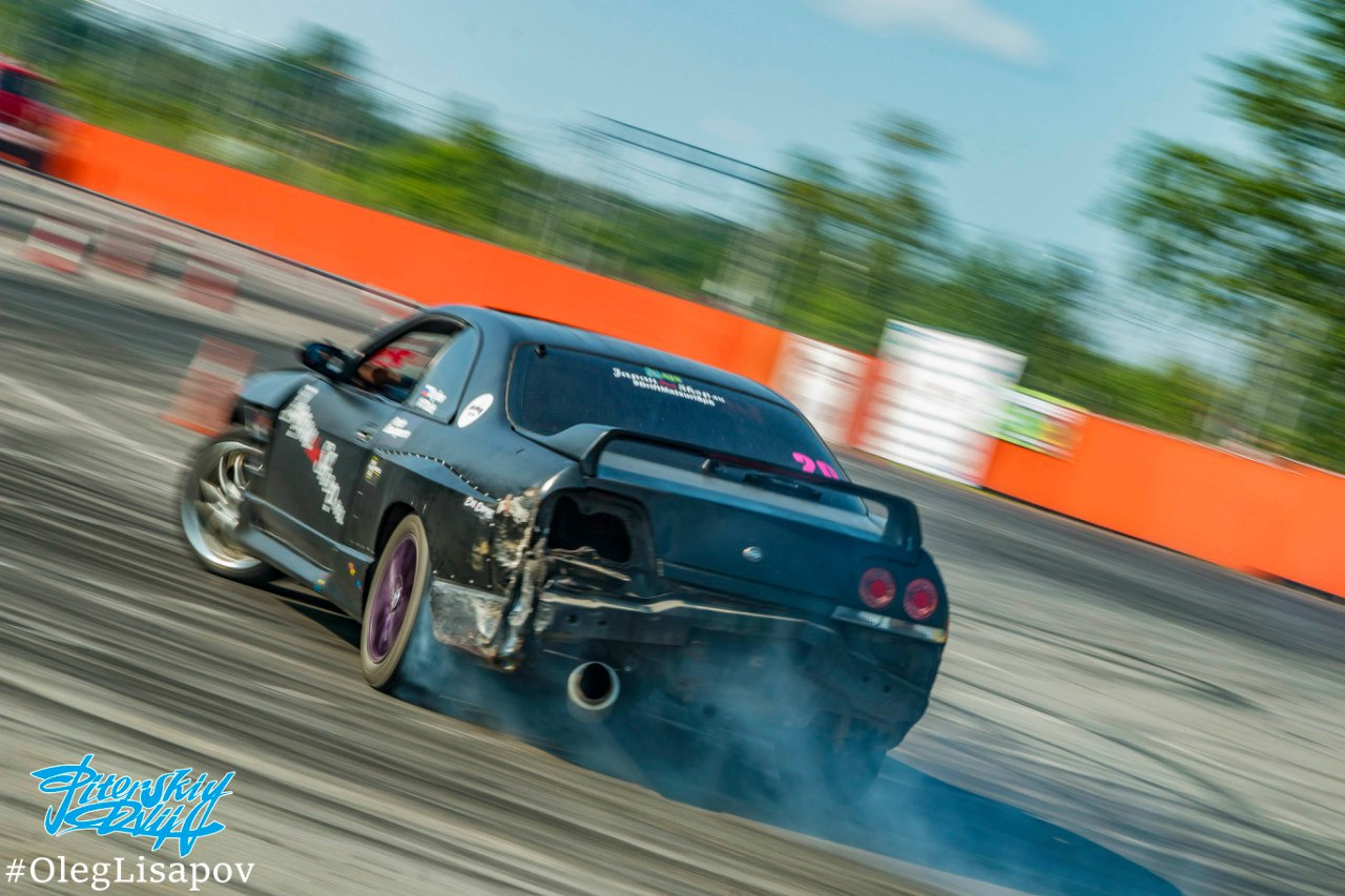 Drift ride. Nissan Skyline r33 дрифт. Nissan Skyline 2003 дрифт. Nissan Skyline r33 Drift в реальности. Nissan r33 Skyline дрифт корч.