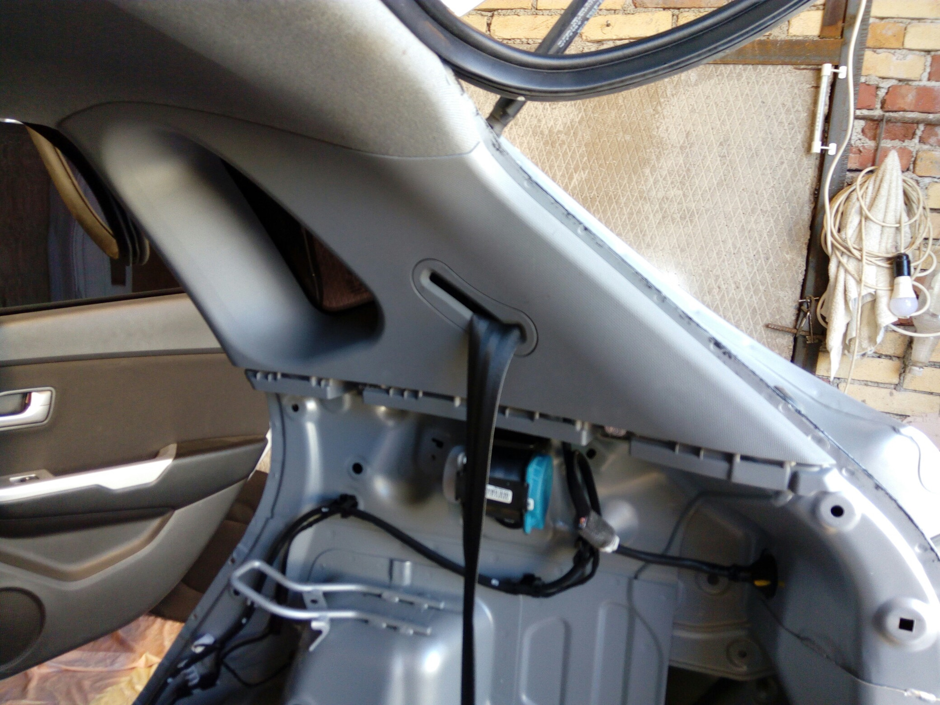Концевик багажника Kia Rio x 2021