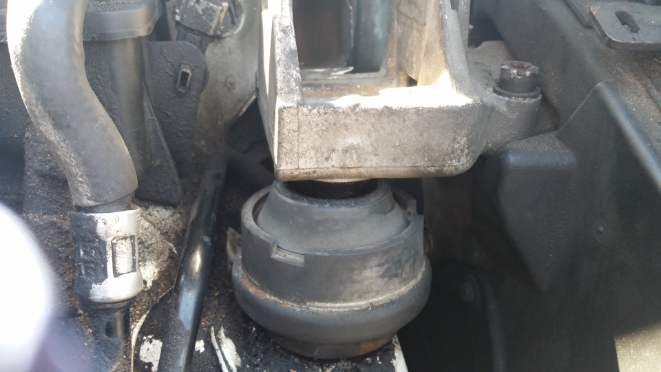 Замена подушки двигателя — Peugeot 406 Break, 2 л, 1999 года | своими ...