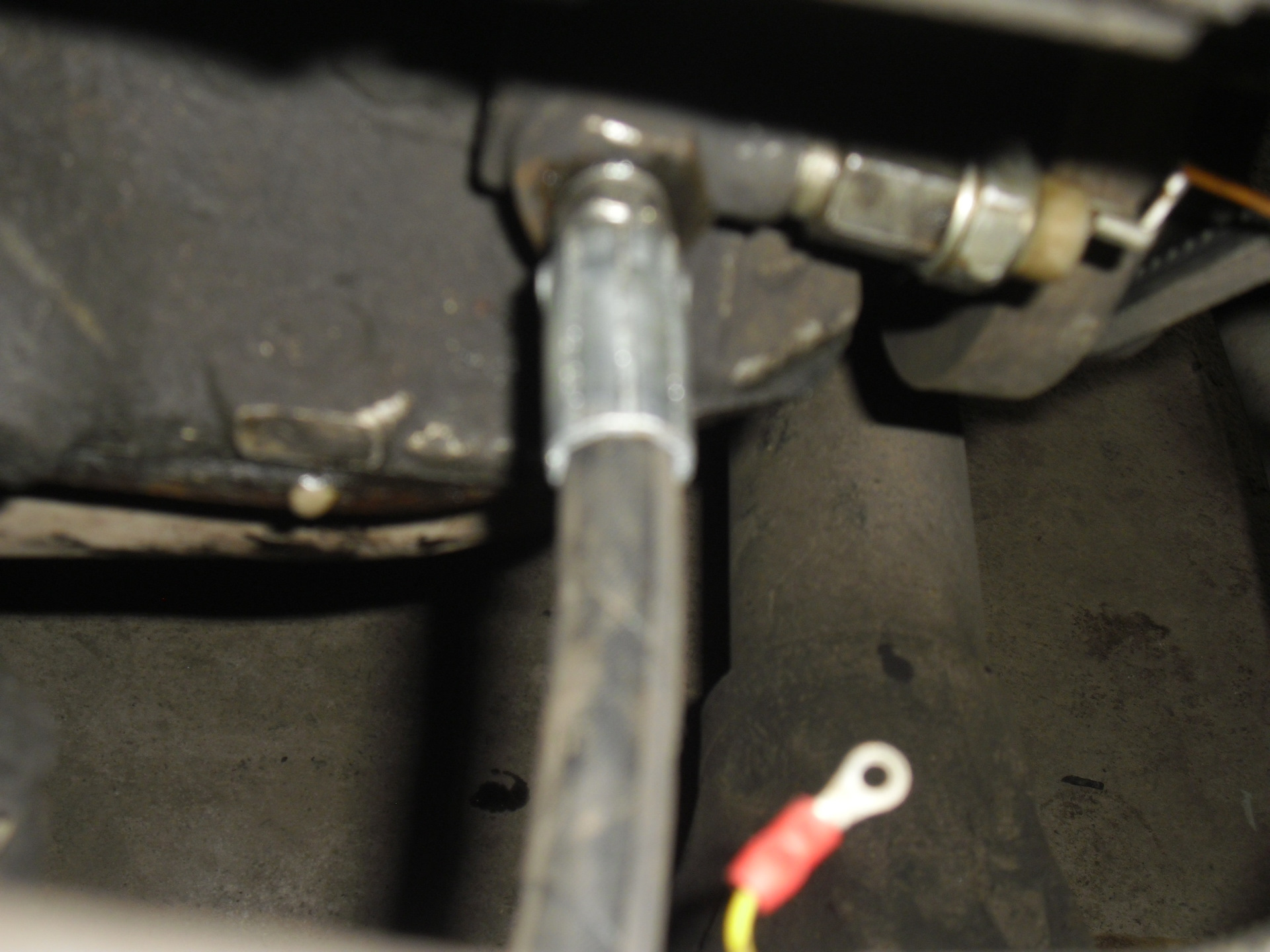 механический датчик давления масла — УАЗ 3909, 2,9 л., 1998 года ...