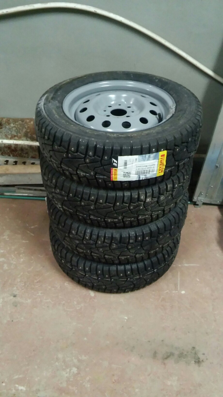 Купить шину зимнюю 175 65 r14. 175/65 R14. Зимняя резина 175/65 r14 Aurus. Пирелли шины 175/65 r14 зима. 145/80 R14 Pirelli.