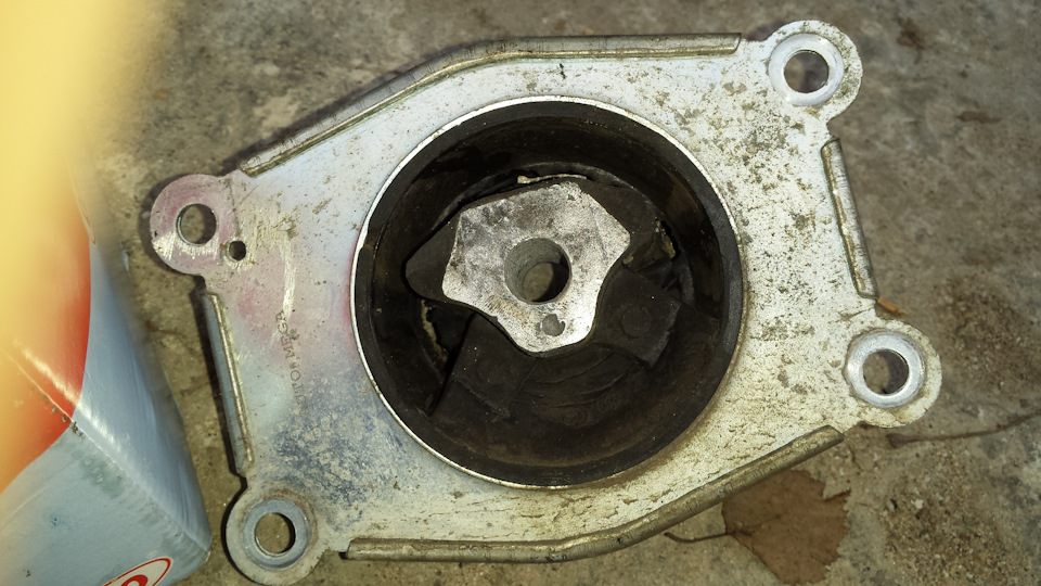 Опора двигателя Опель Астра h z18xer. Опора двигателя Опель Астра h z16xer. Опель Астра h z18xer опора двигателя левая. Левая опора Opel Astra