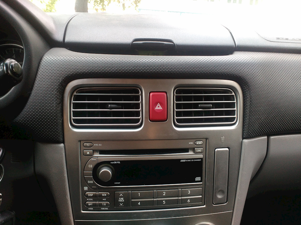 Предохранитель и красная STI кнопка аварийки — Subaru Forester (SG), 2 ...