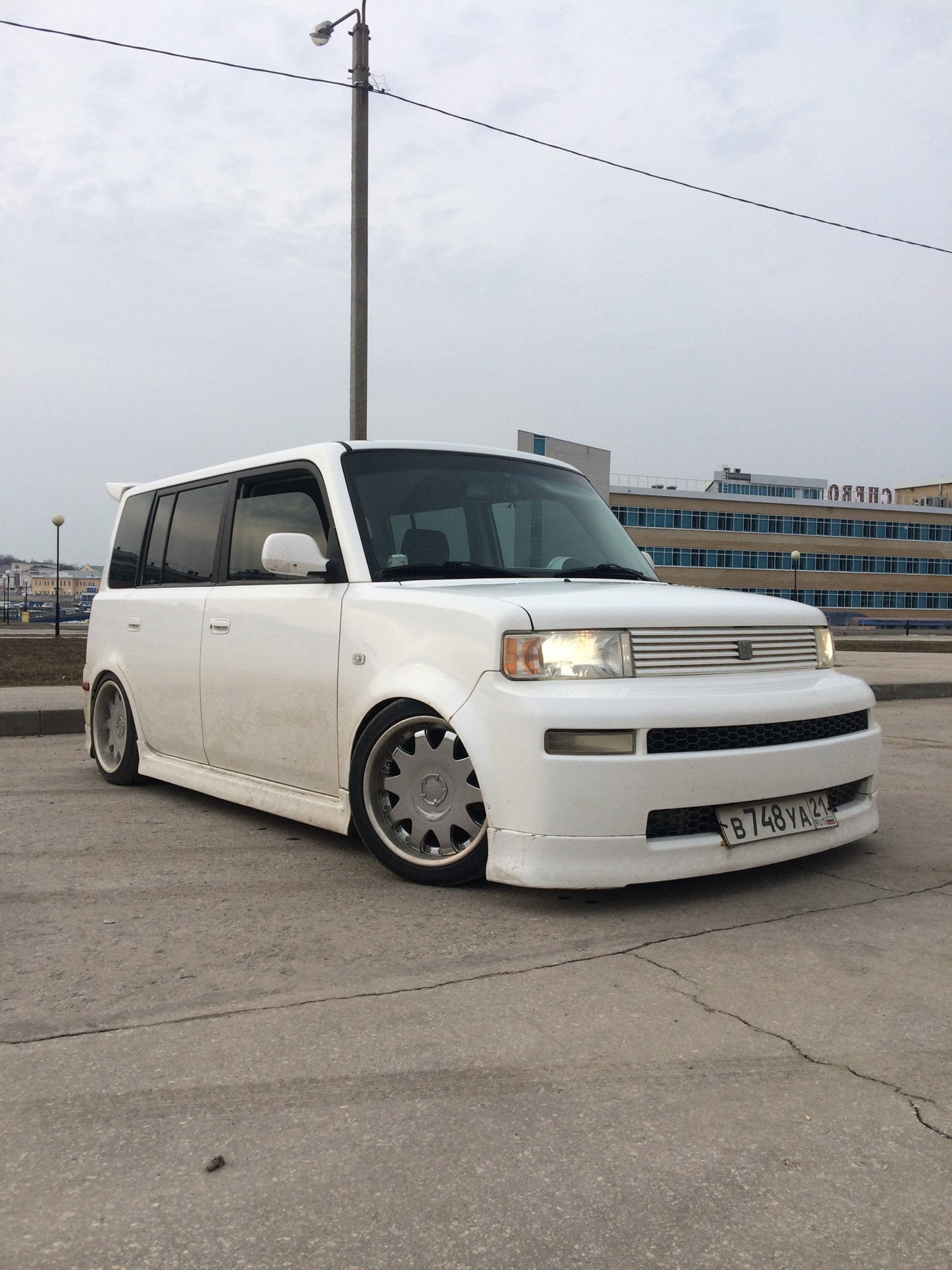 Scion XB 911