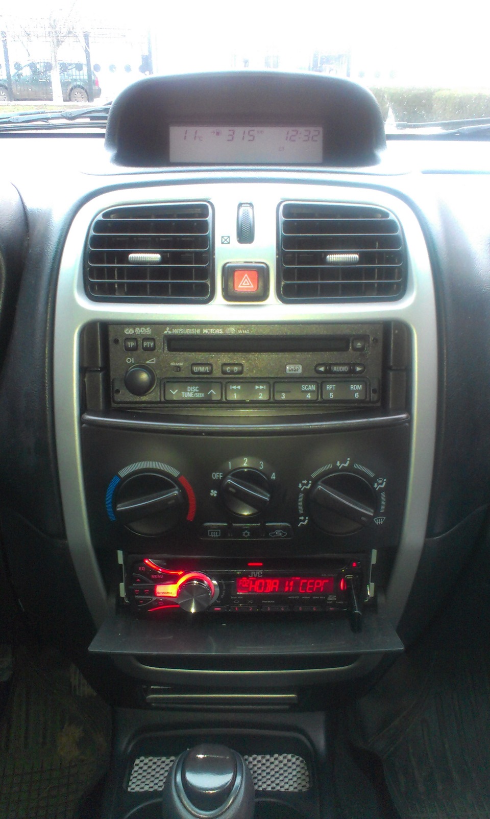 Магнитола митсубиси спейс стар. Рамка магнитолы mitsubishi space star. Магнитола митсубиси спейс стар. Магнитола mitsubishi space star. 2 din магнитола на митсубиси спейс стар.