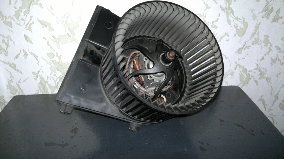 Как добраться до моторчика печки