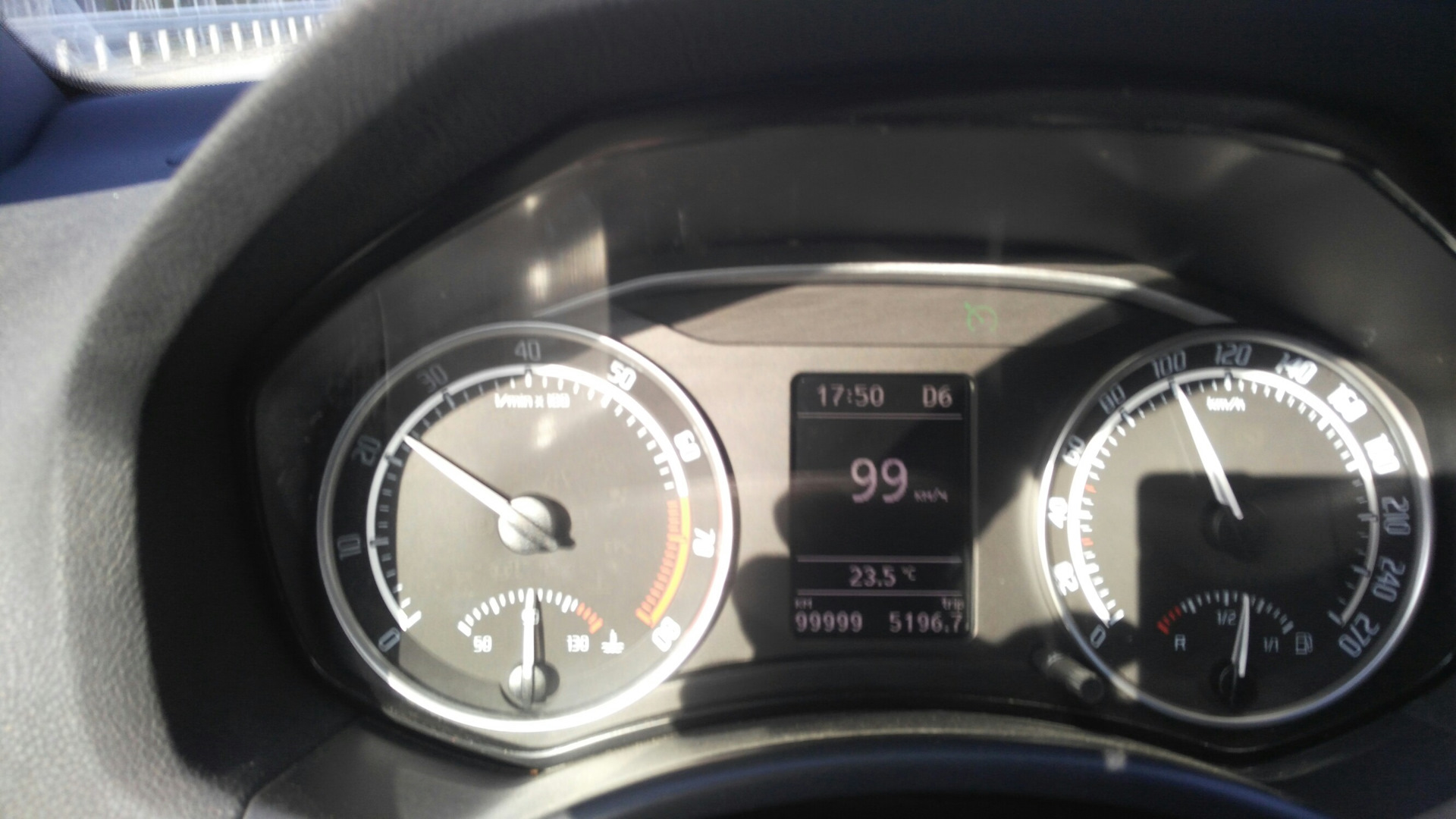 Менять мало на 7. Фото пробега ваз 2110 186000. 100 тысяч пробега. Тысяч пробега. Пробег 400 тысяч километров на машине.