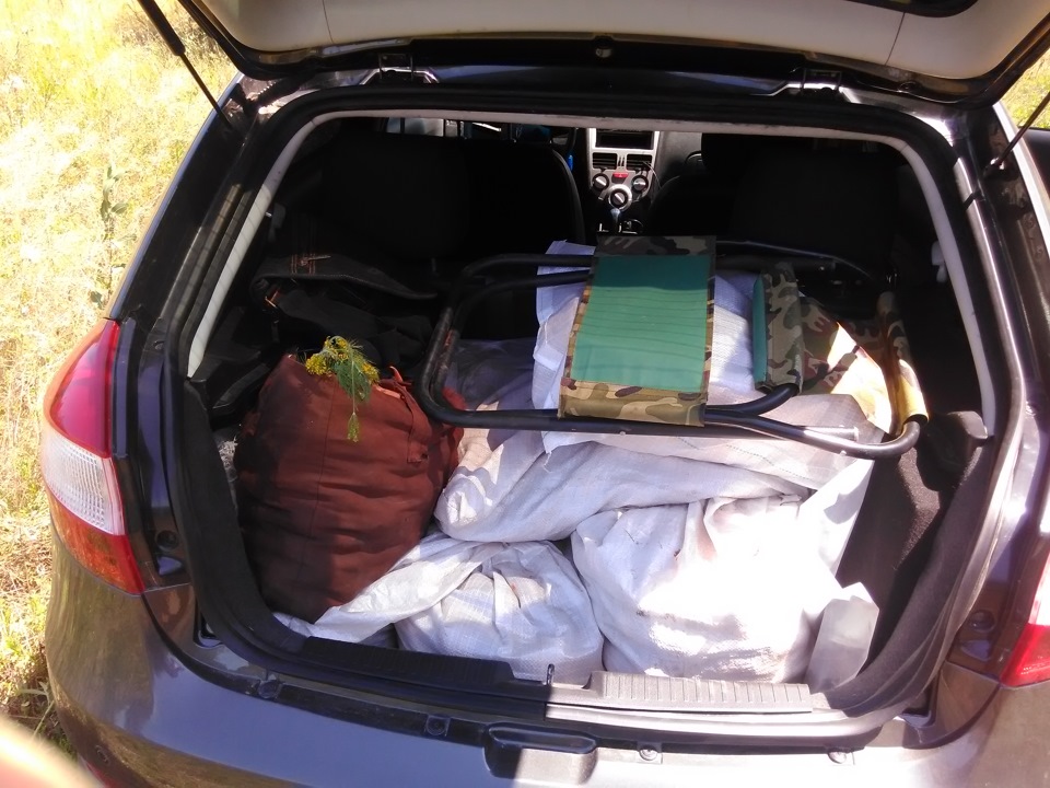 Сколько влазит в багажник — ЗАЗ Forza, 1,5 л, 2012 года | наблюдение ...