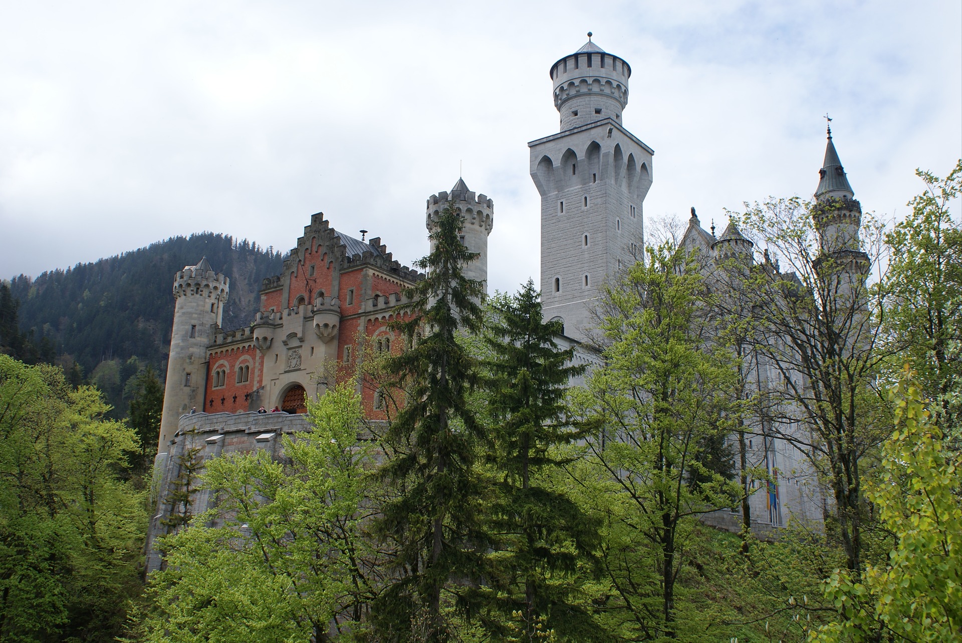 Castle сайт. Замок Нойшванштайн ворота. Нойшванштайн замок 2. Стиль замка Нойшванштайн. Нойшванштайн смотровая площадка.