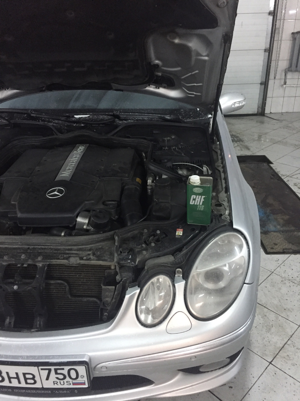 Замена жидкости в ГУР — Mercedes-Benz E-Class (W211), 5 л, 2004 года ...