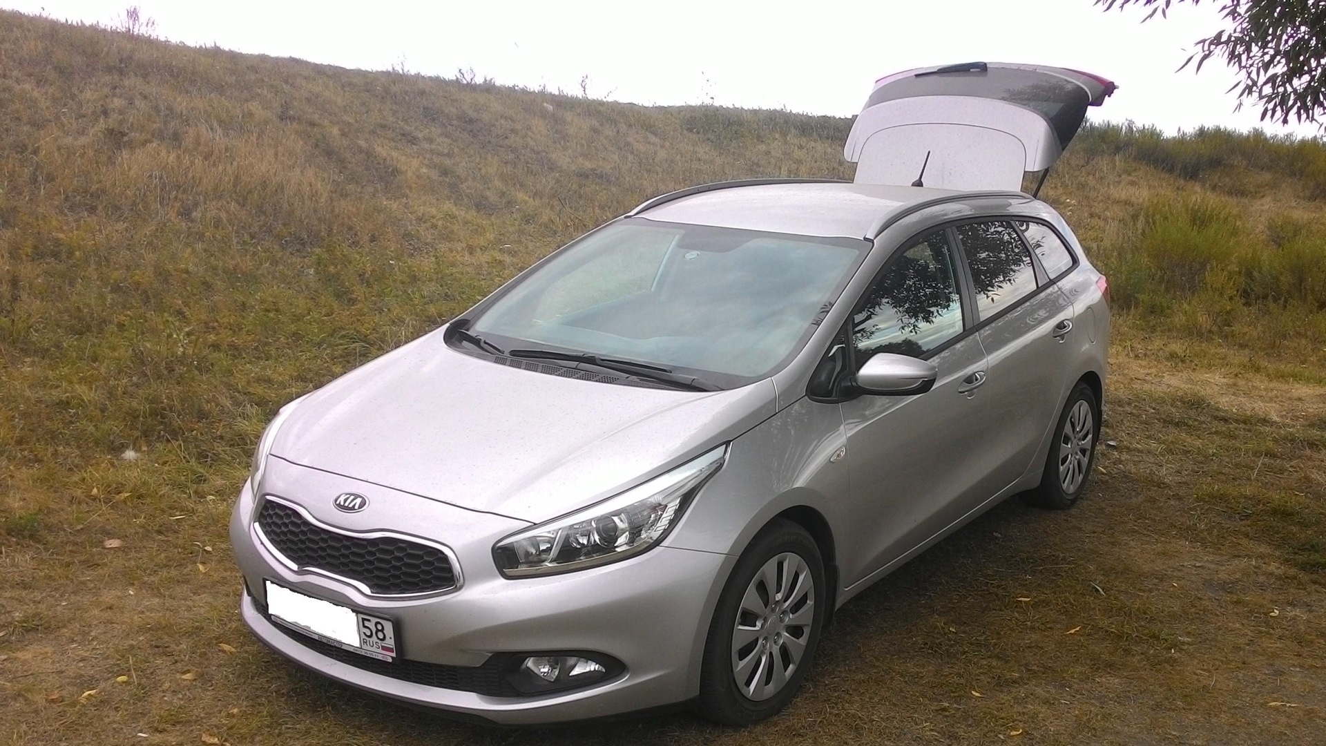 Ceed jd универсал. Kia Ceed 2 SW. Kia Ceed JD SW. Kia Ceed SW JD 1.6. Kia Ceed 2016 SW серебряный.