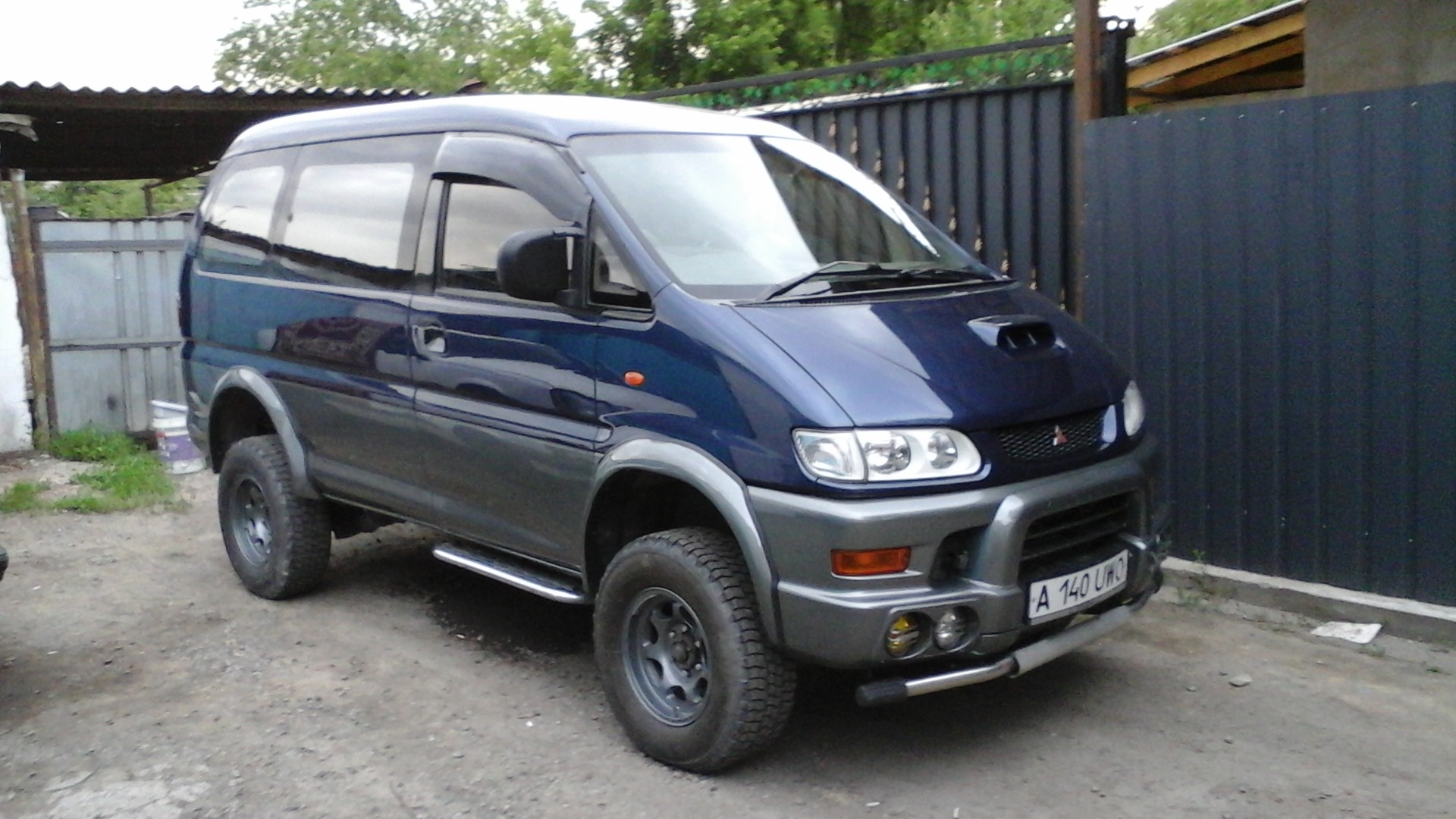 Митсубиси l400. Митсубиси минивэн полный привод. Митсубиси delica l400. Мицубиси делика л400. Мицубиси делика l400.