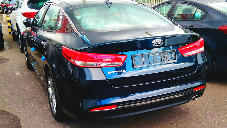 Kia Optima темно синяя