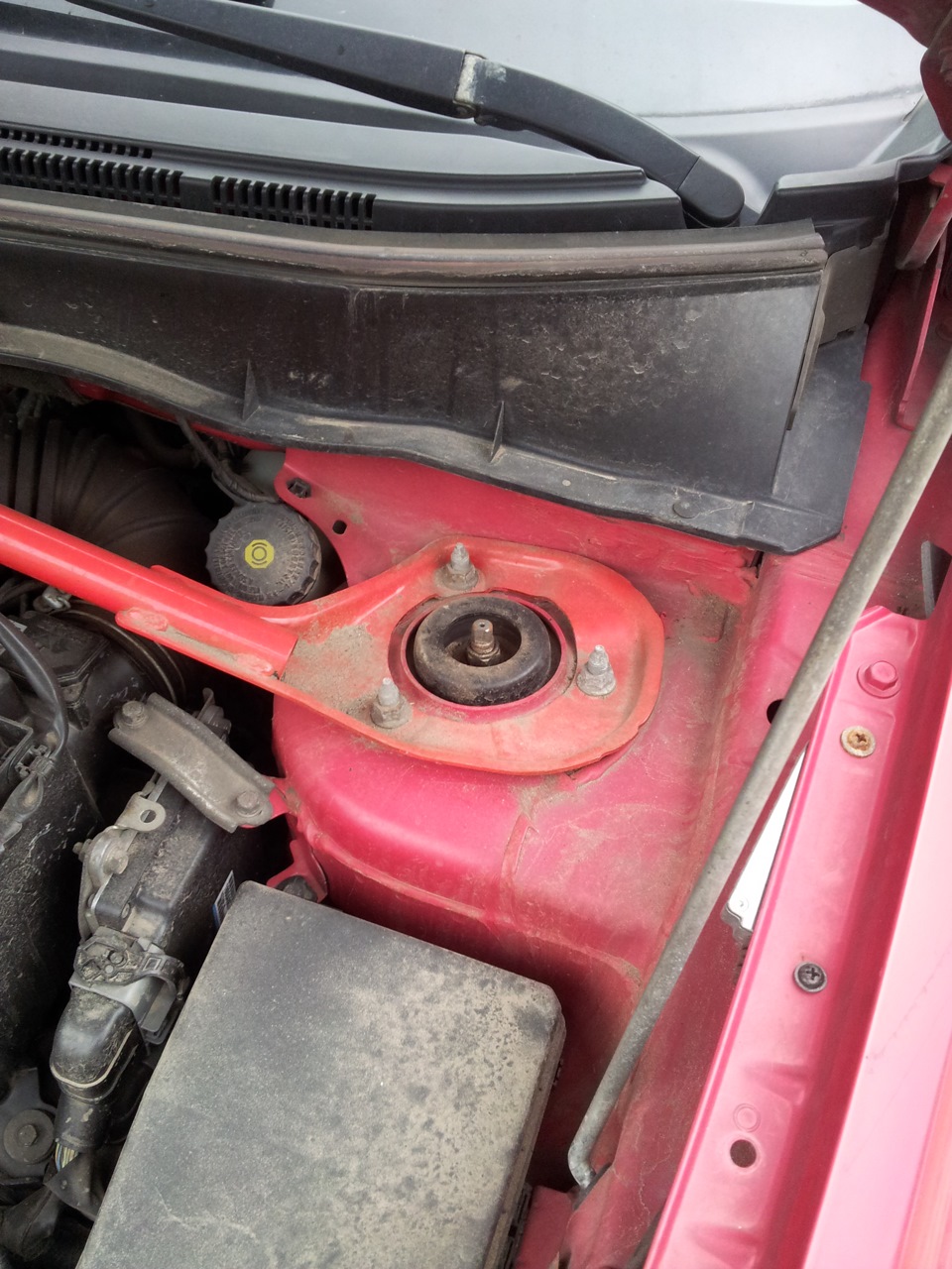 Поставил пыльники передних стоек. — Mitsubishi Outlander XL, 3 л, 2007 ...