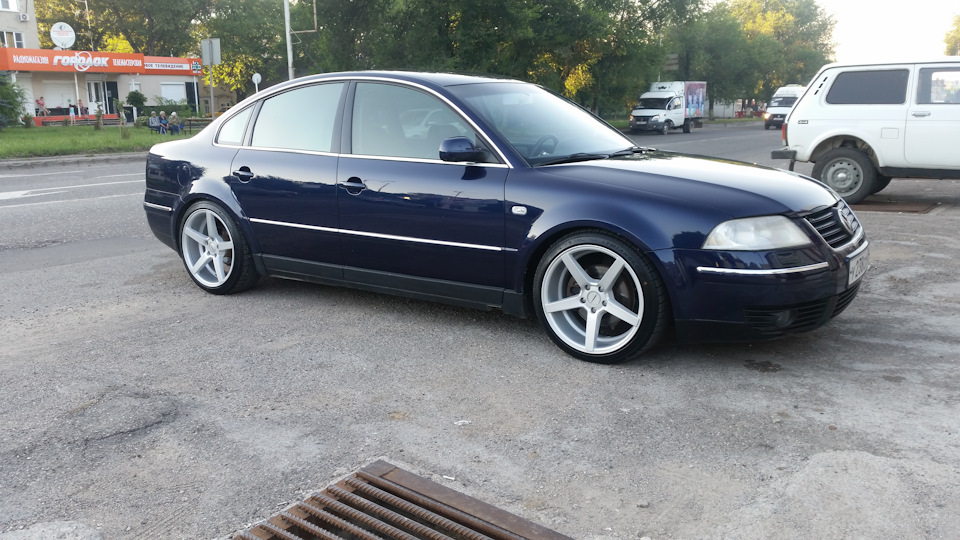 B5 20. Passat b5 r17. Фольксваген Пассат б5 r17. Volkswagen Passat b5 на Vossen. Пассат б5+ r17.