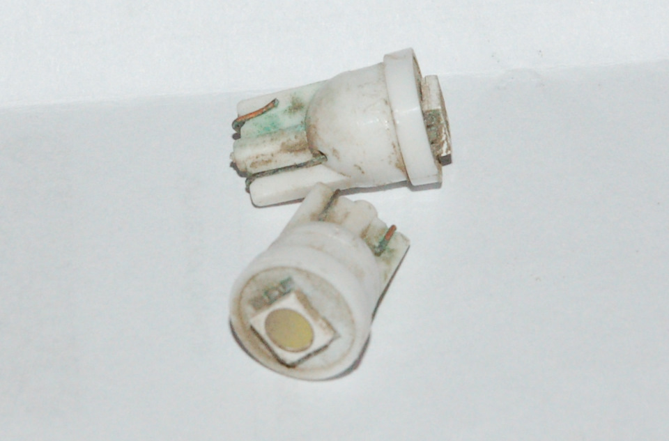 По результатам вскрытия обоих плафонов: — Skoda Octavia A4 Mk1