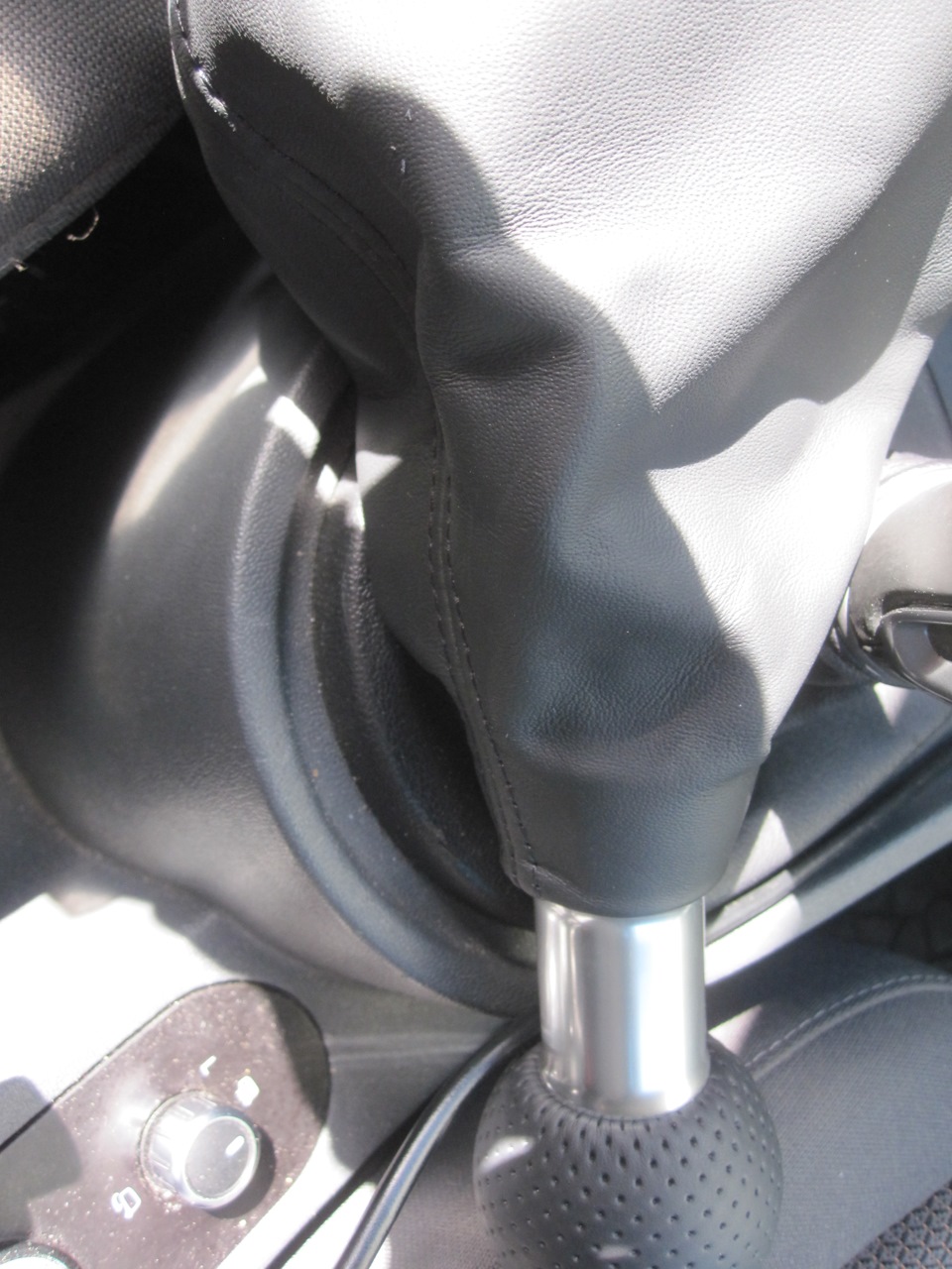 Родной черный кожух, а новый серый! Как раз под цвет и фактуру пластика — SEAT Leon (Mk II)