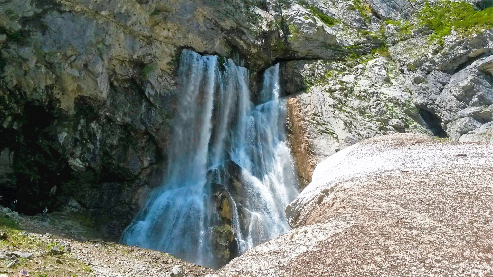 Гегский водопад весной
