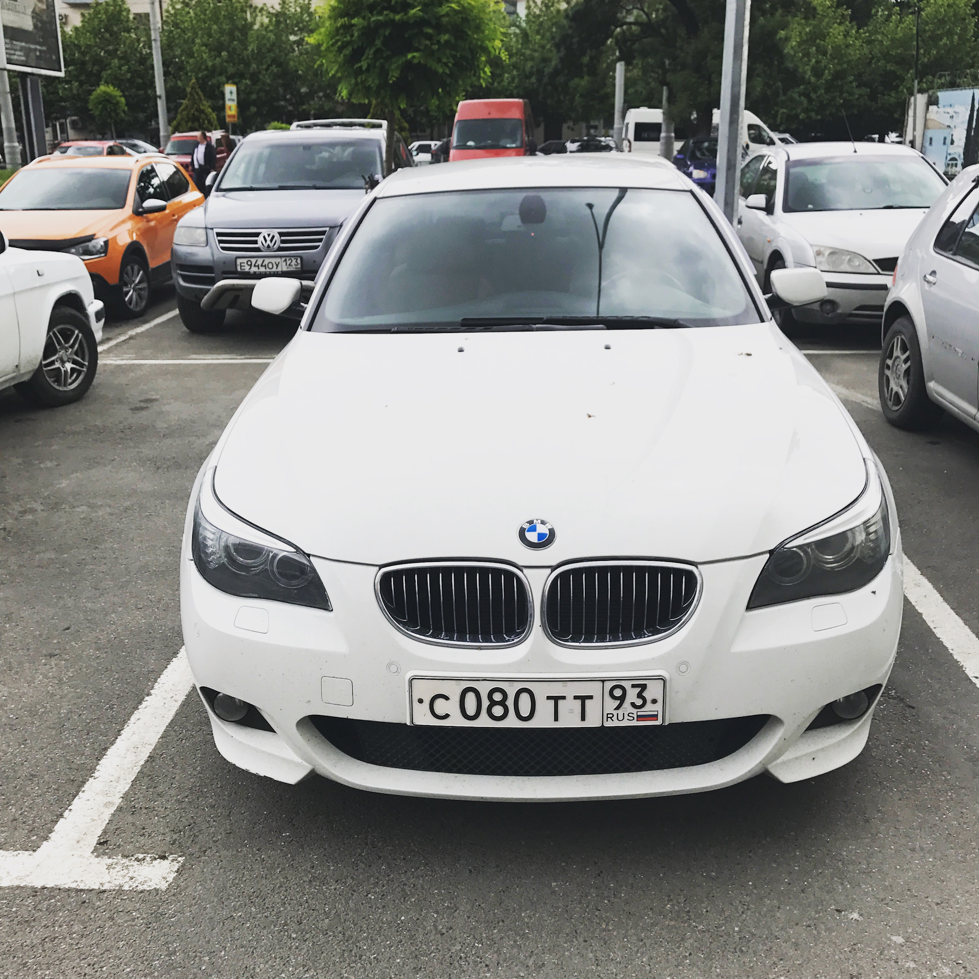 Номер bmw. BMW 5 С номером 005. БМВ с500ск178. БМВ 3 белая 040 номер. БМВ госномер м5.