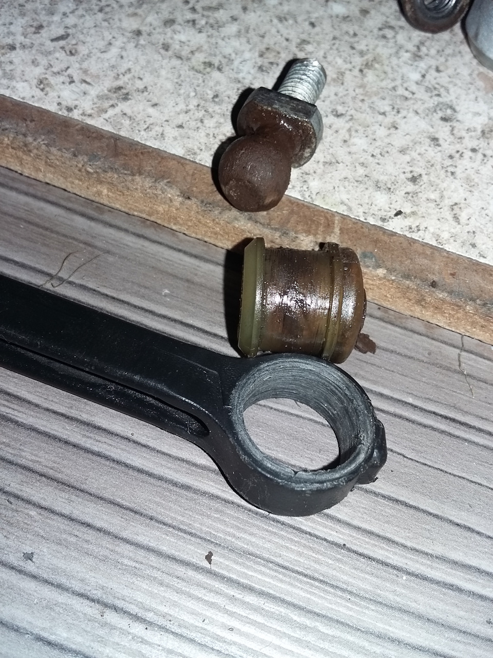 Этот борозд уже напилил в рычажке — Volvo S80 (2G)