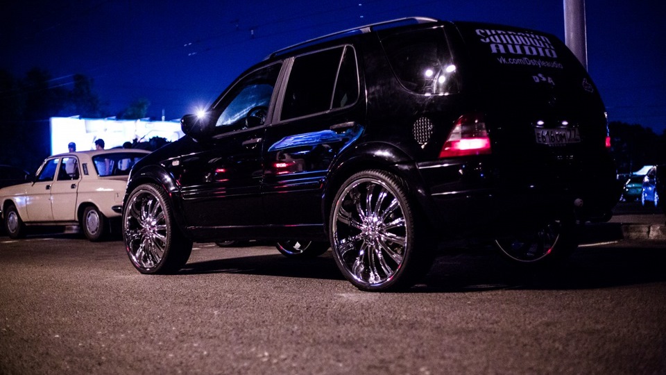 Mercedes-Benz M-Class D Style Audio secondcar