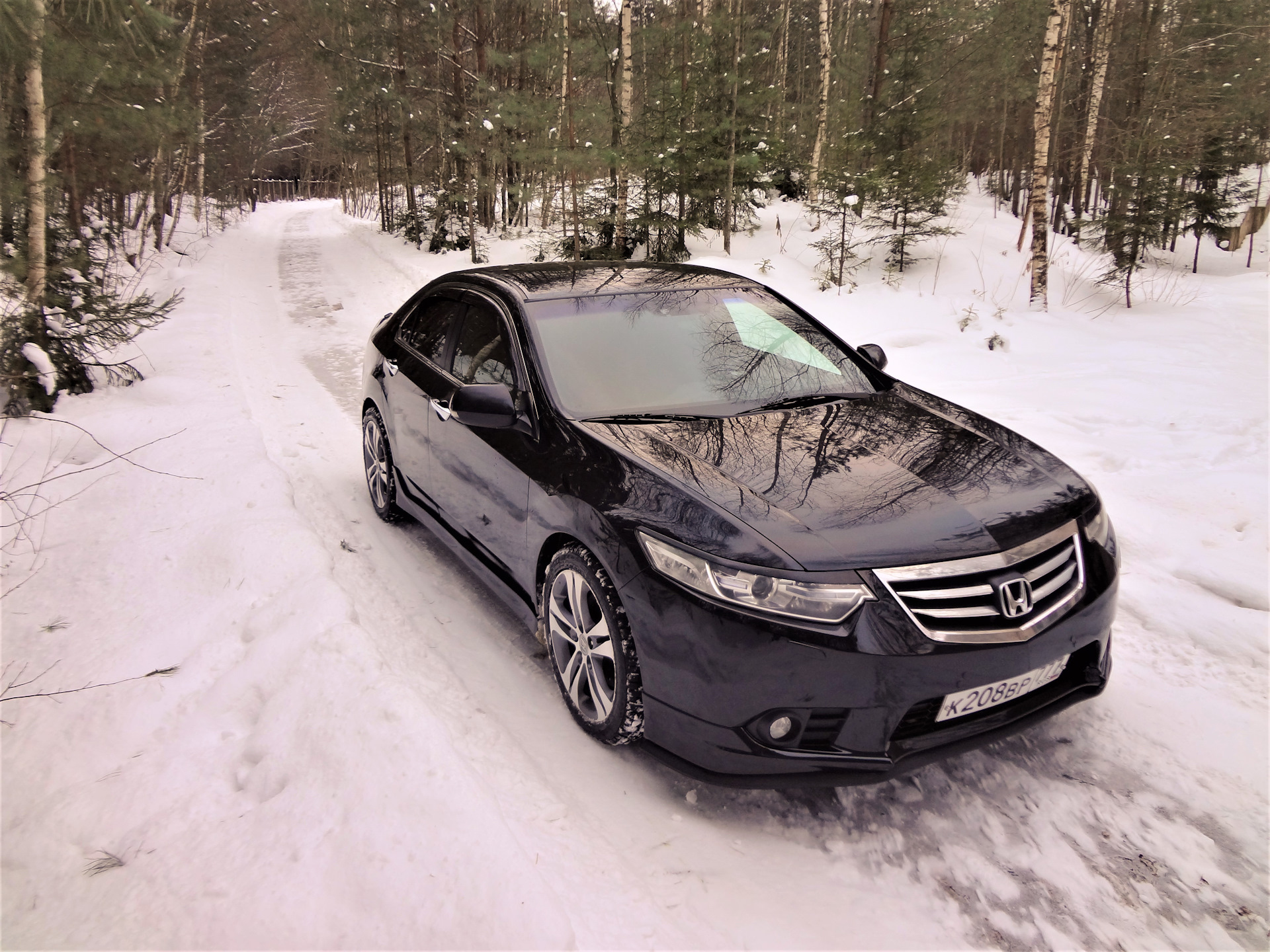 Владивосток аккорд купить. Honda Accord 8 зима. Хонда Аккорд 2012 зима. Хонда Аккорд 154. Хонда Аккорд 8 черный зимой.