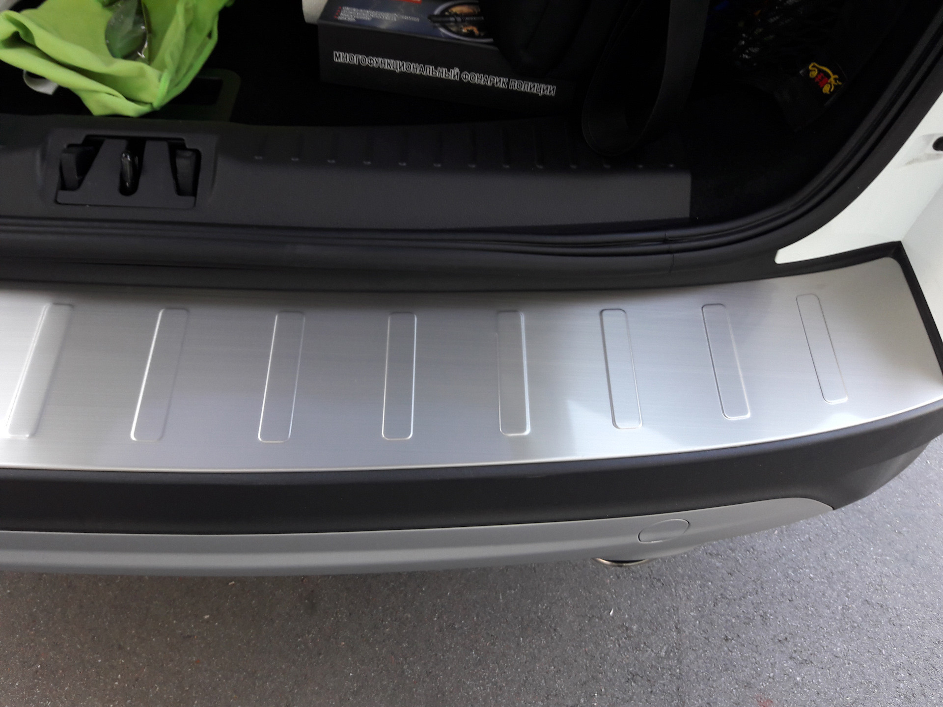накладка на порог багажника. накладка на порожек багажника рено сандеро степвей 2. накладка на наружный порог багажника киа соренто хм. накладка на порог багажника. накладка на порог багажника.