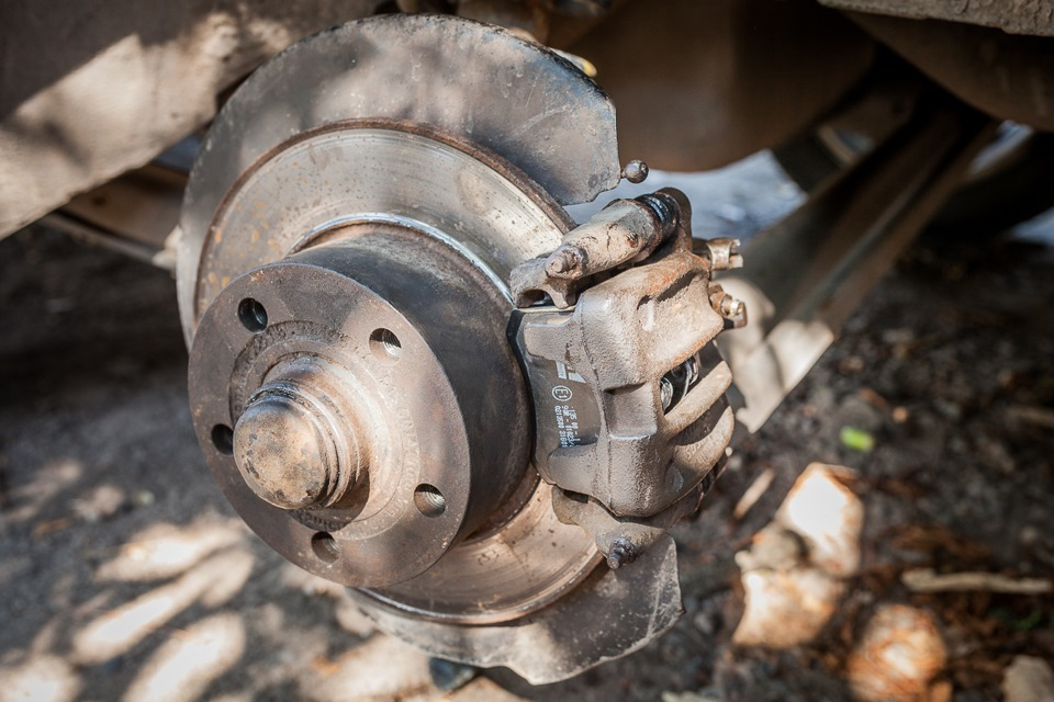 Грязезащитные щитки задних тормозных дисков Audi 100. Часть 2 — DRIVE2