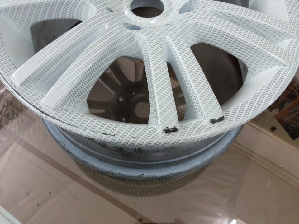 Поздравили с праздником на шиномонтаже ...