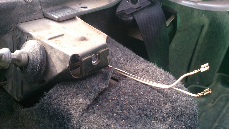 Газовые упоры багажника и открывание с кнопки — Lada 2115, 1,5 л, 2003 ...