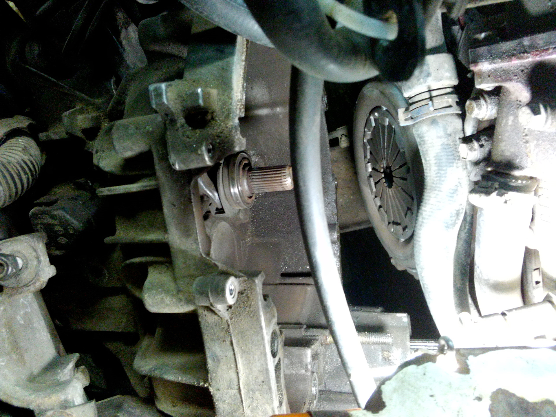 Шток педали сцепления рено меган 2. Меган 2 пропадает сцепление. Педаль сцепления рено сценик 2. Меган 2 пропадает сцепление. Клапан прокачки сцепления на рено сценик дизель 2010 года.