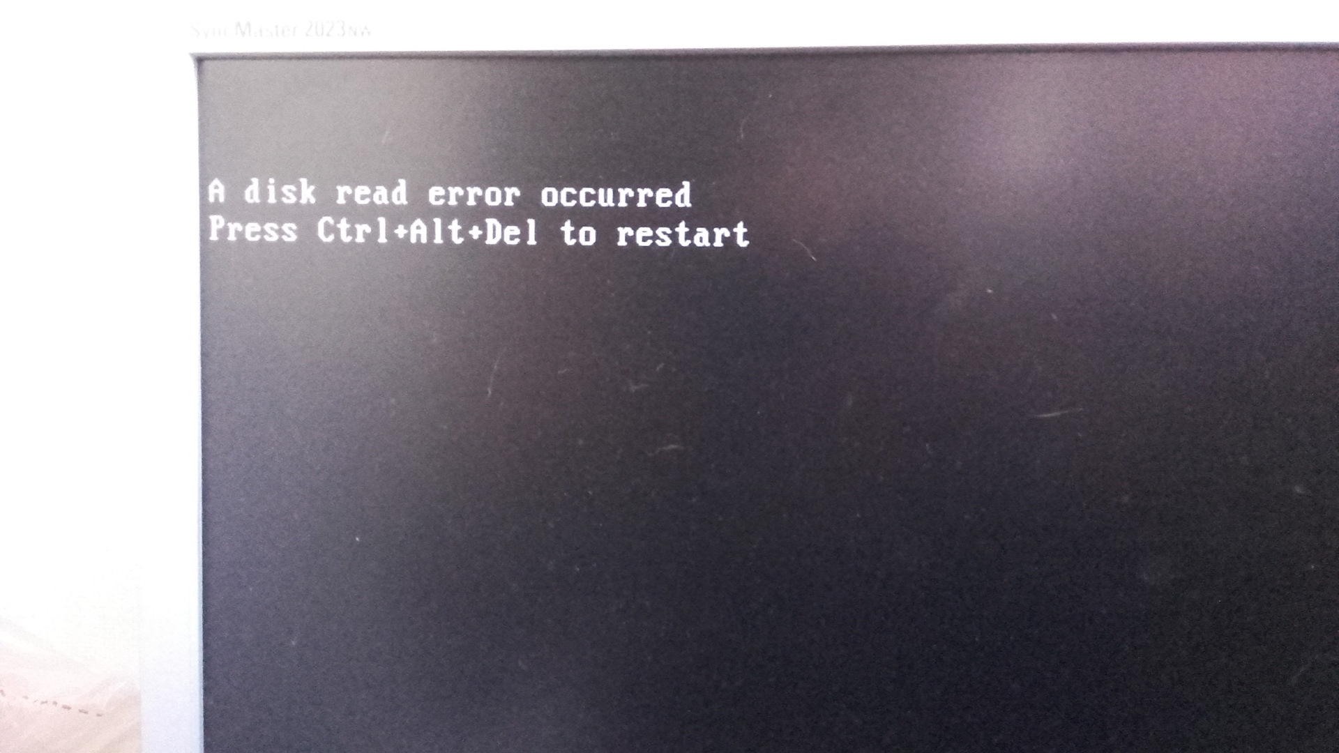 Компьютер a disk read error occurred. Ошибка disk read error. ошибка a disk read error occurred. a disk read error occurred press ctrl+alt+del to restart. a disk read error occurred что делать.