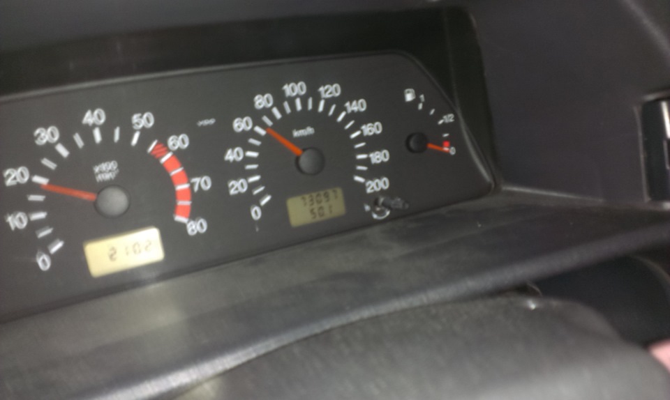 Ваз 2114 дергаются стрелки. Тахометр ваз 2114. Цифровая приборная панель ваз 2114. 2114 холостой ход тахометр. 2114 180 на спидометр.