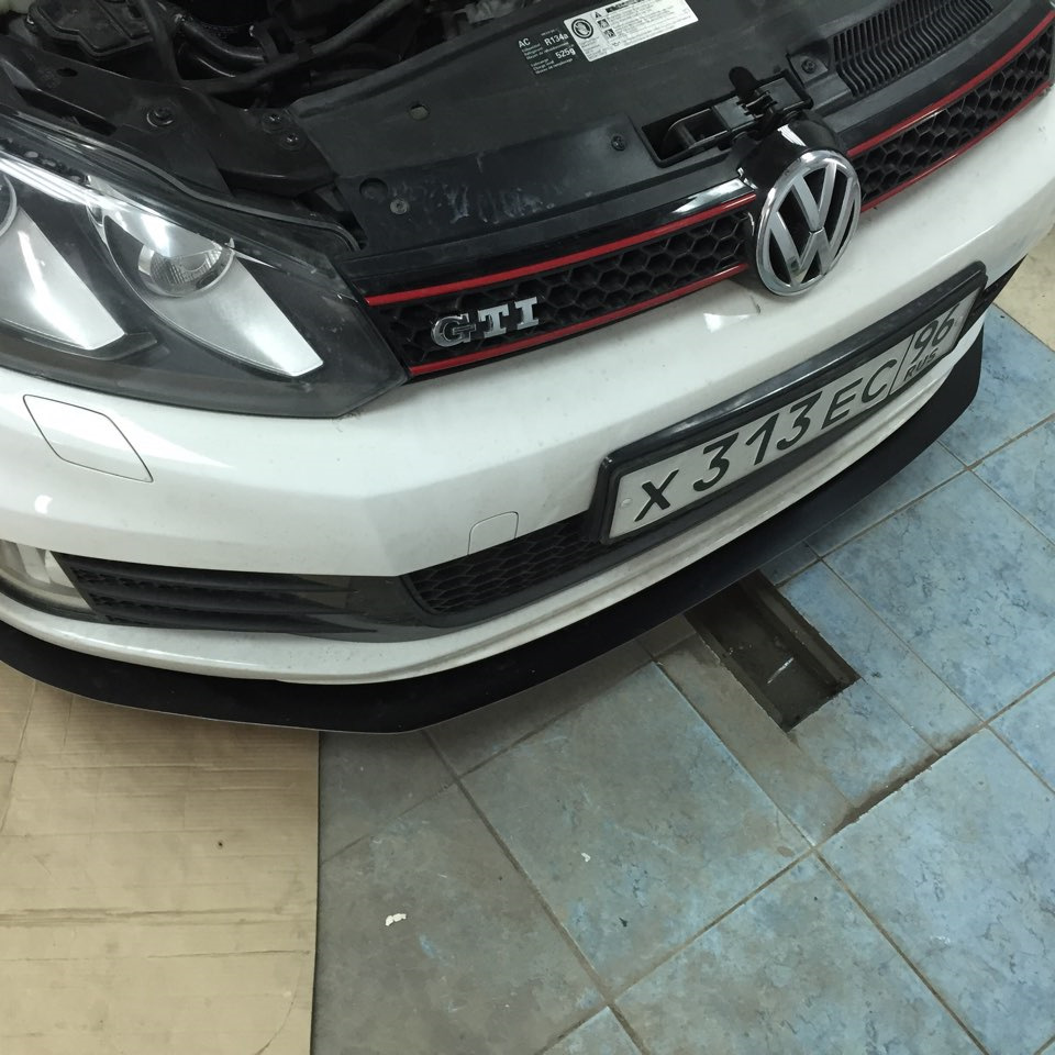 Губа сплиттер универсальная. Установить сплиттер. Установить сплиттер. Установка сплиттера. Lancer 9 сплиттер бампера.